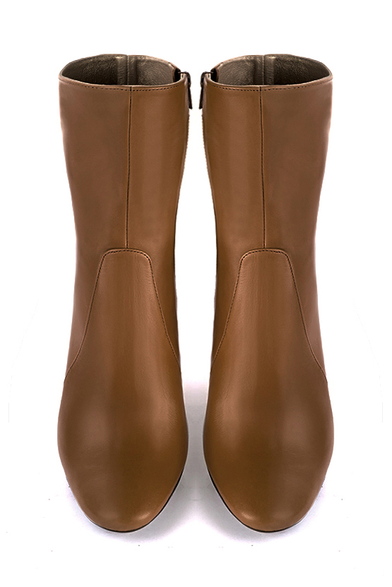 Caramel brown women's ankle boots with a zip on the inside. Round toe. High block heels. Top view - Florence KOOIJMAN